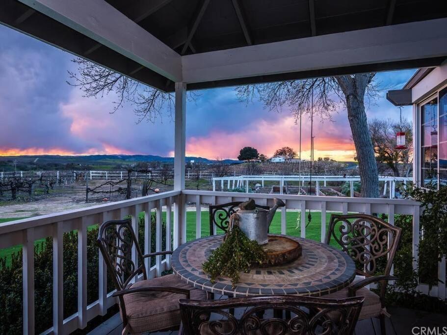 The Vineyard Farmhouse Villa パソロブレス エクステリア 写真