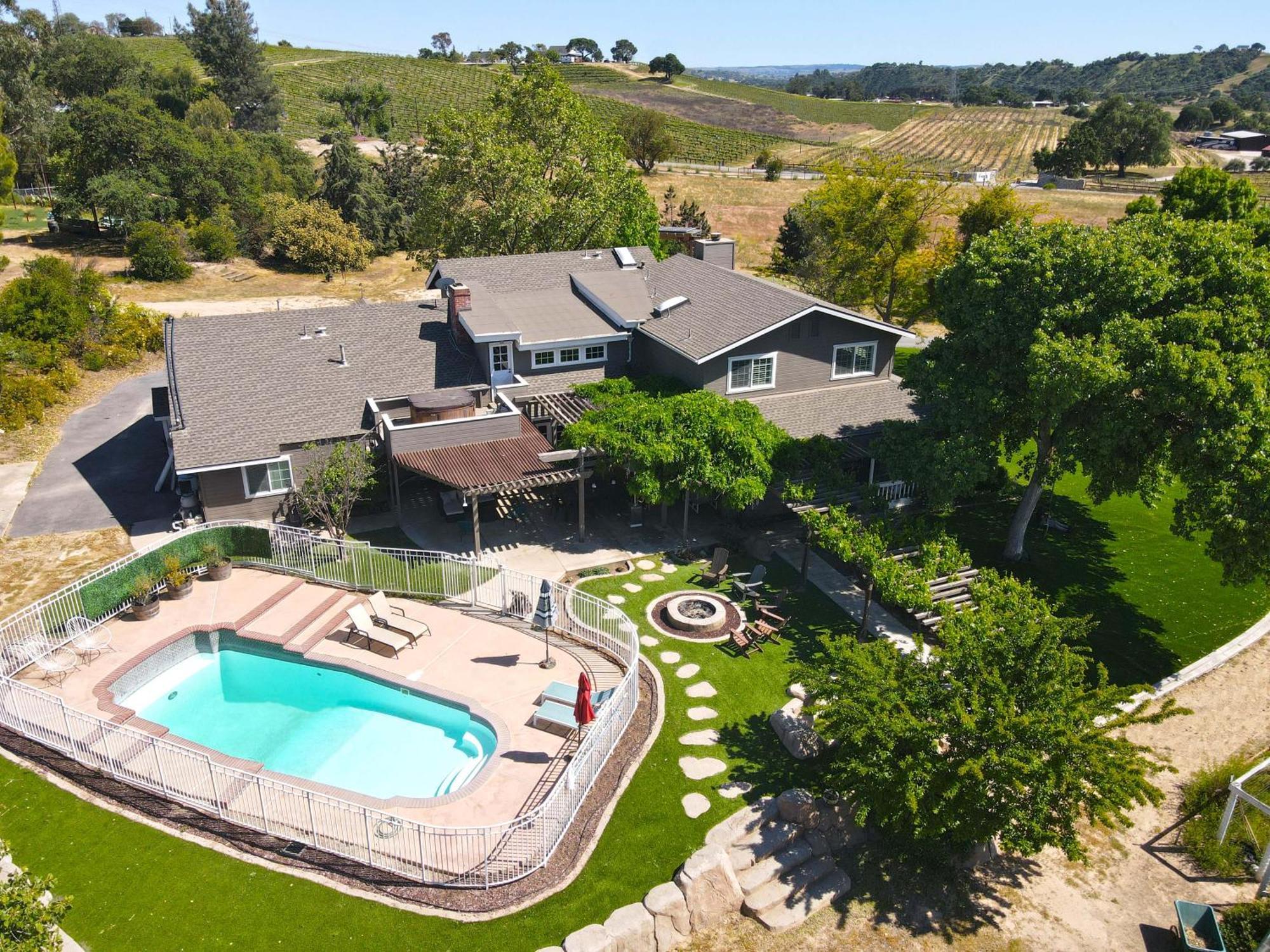 The Vineyard Farmhouse Villa パソロブレス エクステリア 写真
